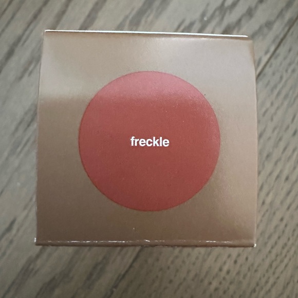 NWT- Rhode Pocket Blush- color freckle - Picture 2 of 6